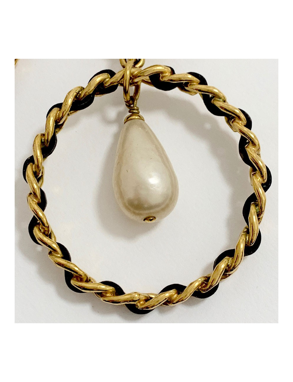 Boucle d’oreille chanel chaine et cuir