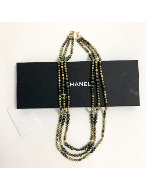 Sautoir CHANEL perles kaki triple rangs