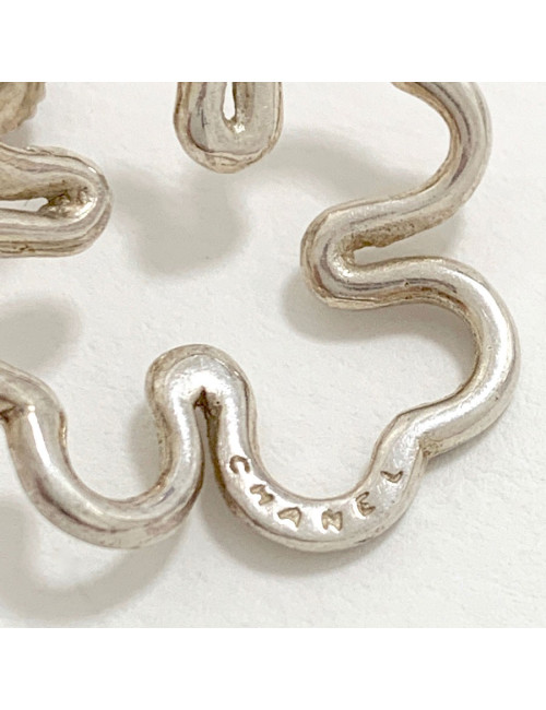 Boucles d'oreille clips CHANEL trèfles argentés