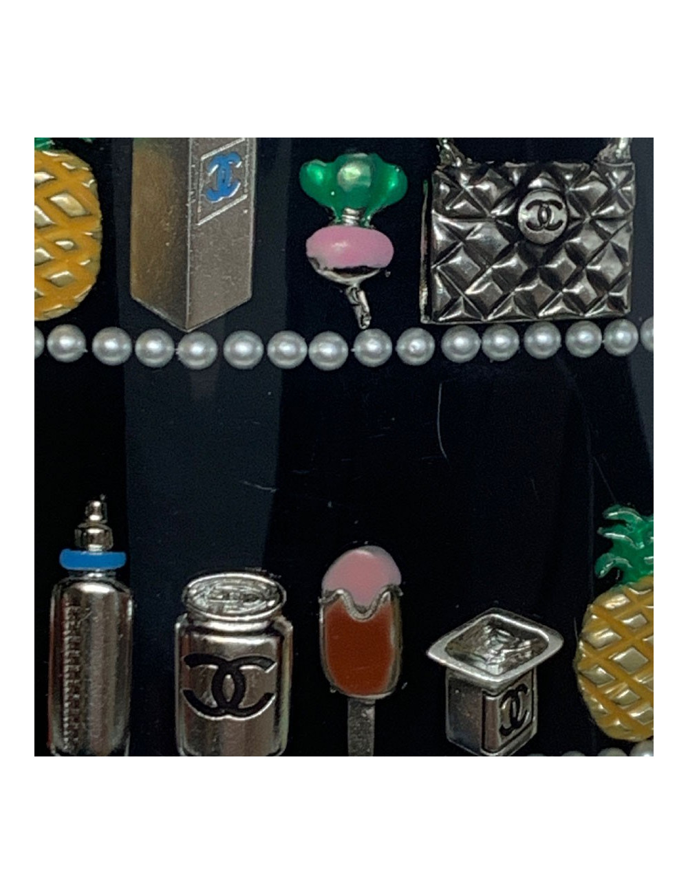 Manchette CHANEL plexi noir Collector