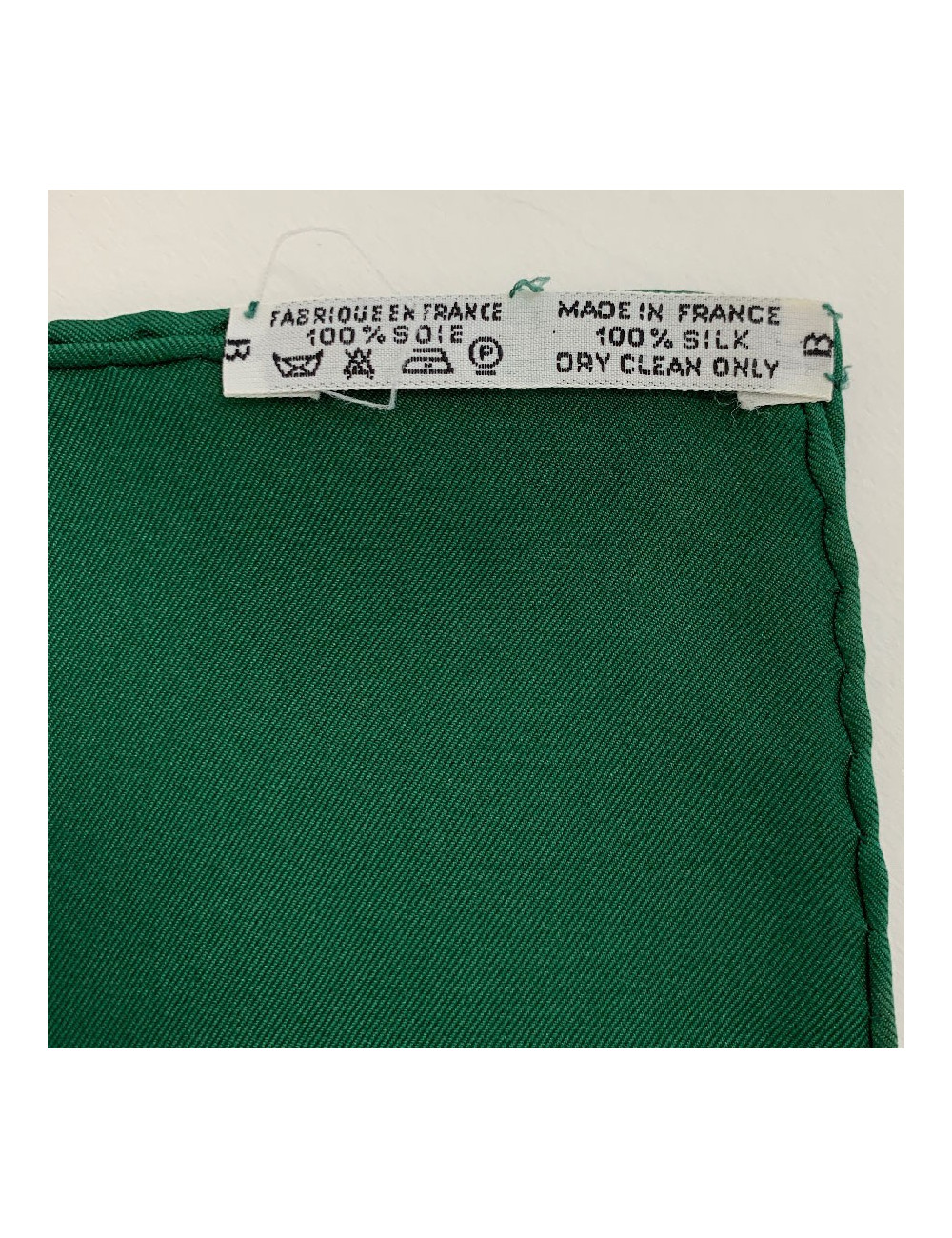 Carré HERMES Brides de Gala vert et blanc en soie