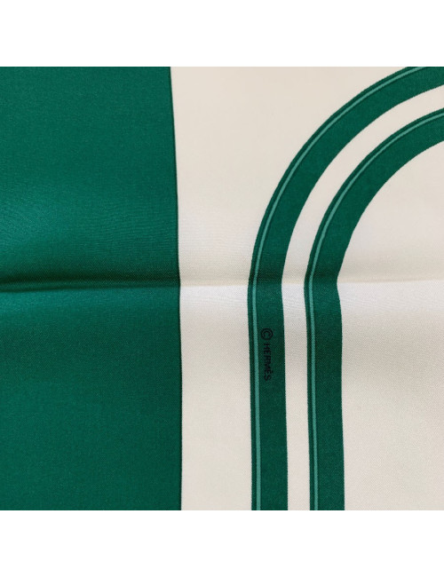 Carré HERMES Brides de Gala vert et blanc en soie