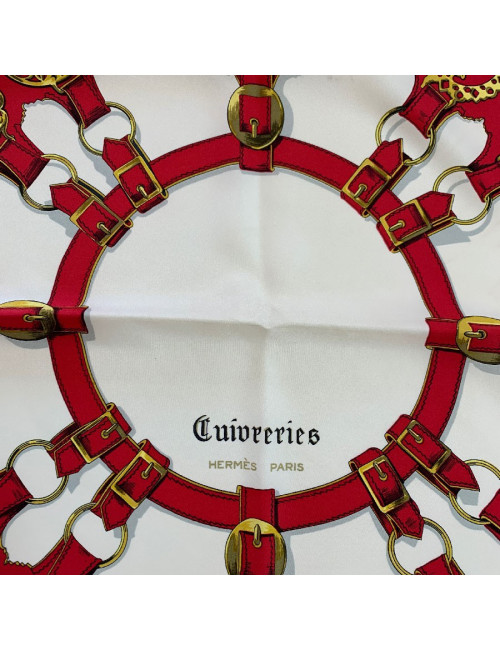 A NETTOYER Foulard Hermes rouge avec personnages 