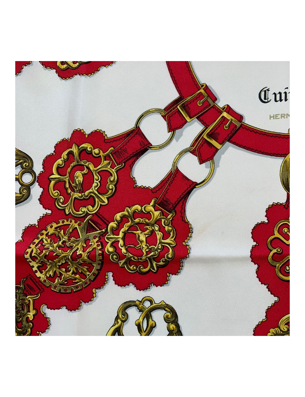 A NETTOYER Foulard Hermes rouge avec personnages 