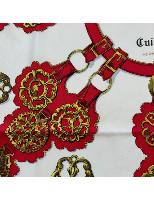 A NETTOYER Foulard Hermes rouge avec personnages 
