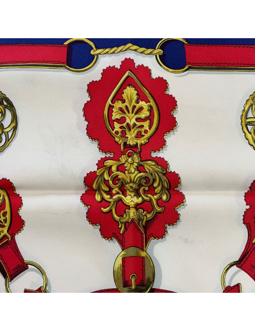 A NETTOYER Foulard Hermes rouge avec personnages 