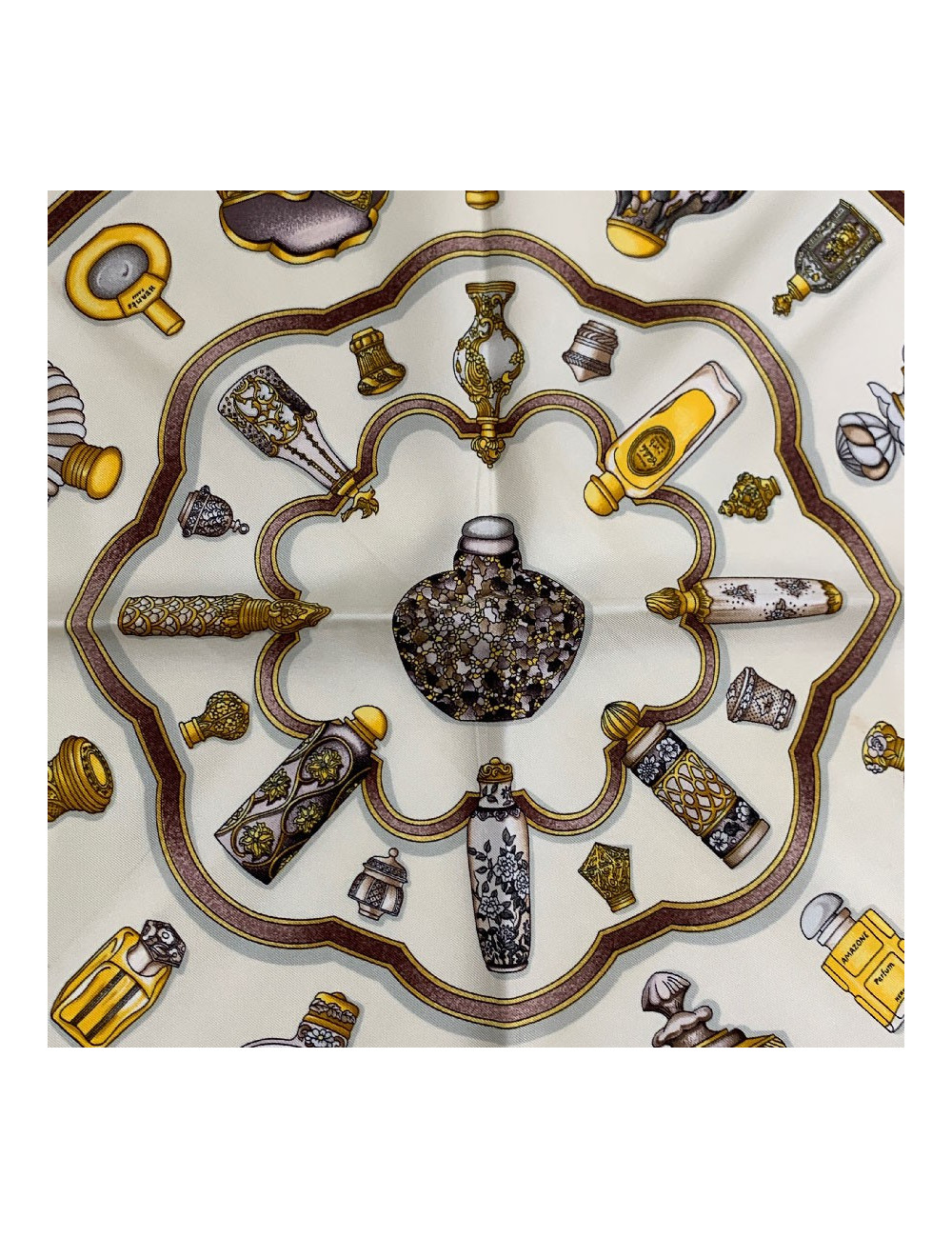 Carré 90 x 90 HERMES soie 100%