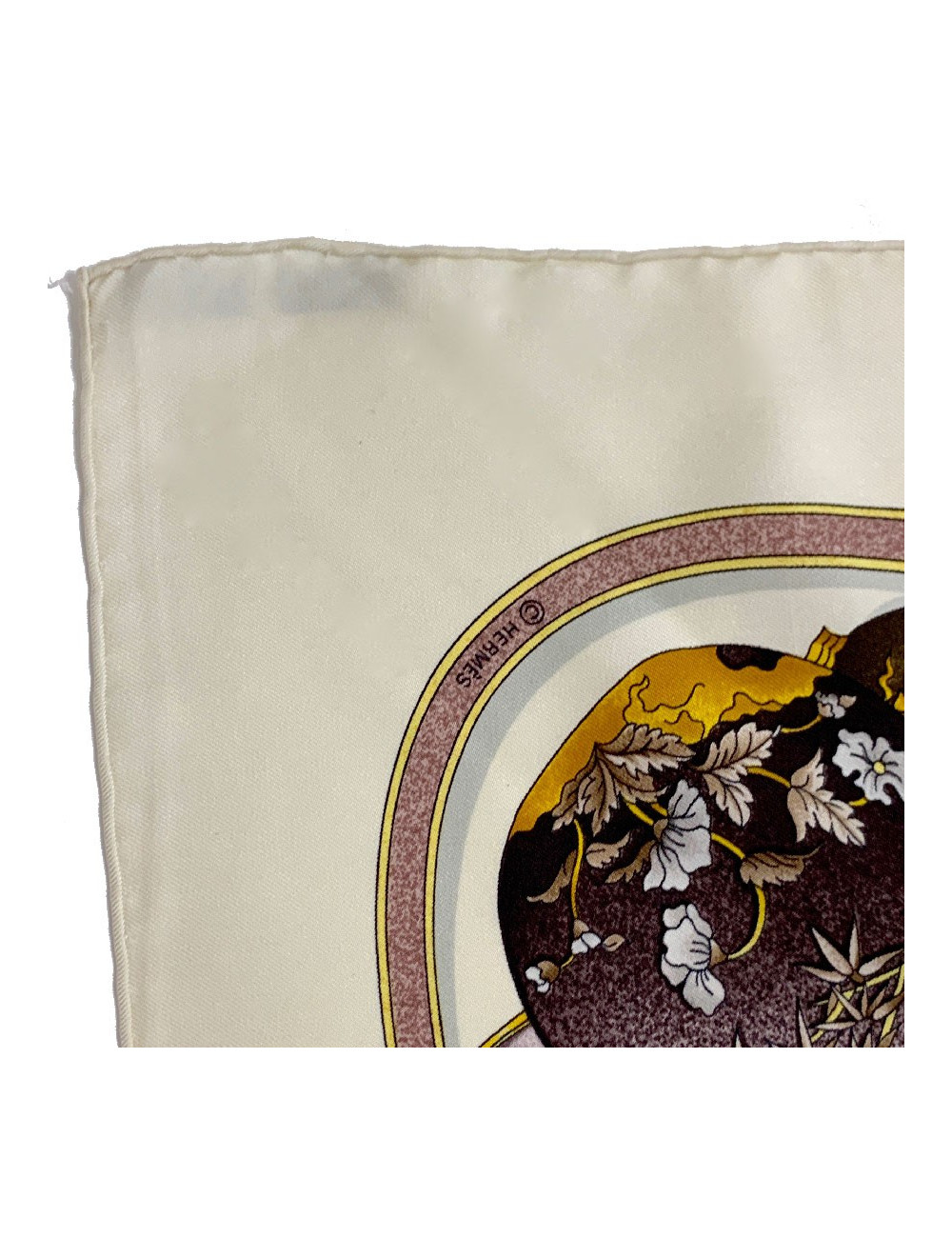 Carré HERMES 'Qu'importe le Flacon...' en soie beige