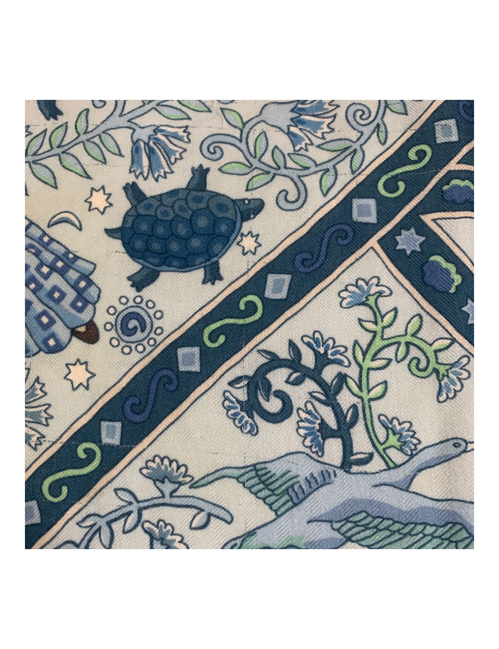 Châle HERMES 'Peuple du vent' en cachemire et soie bleue 