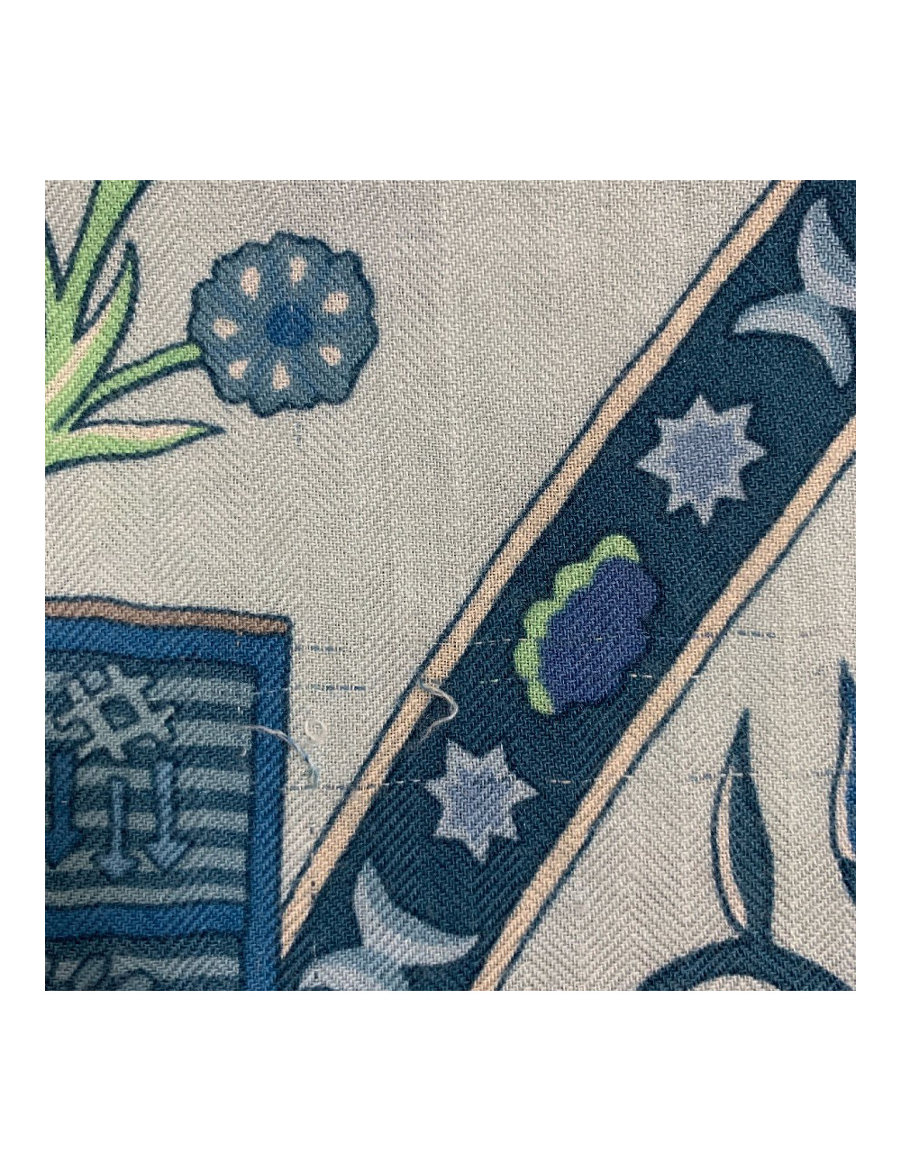 A NETTOYER Carré Hermes " Peuple du vent " 