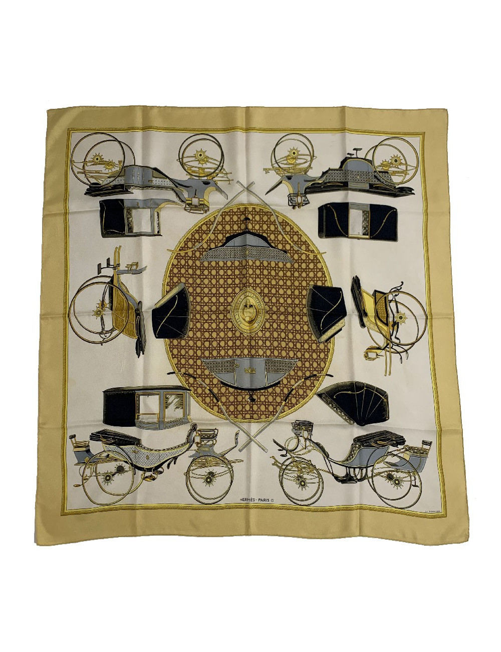 Carré HERMES Les Voitures à transformation en soie jaune et beige