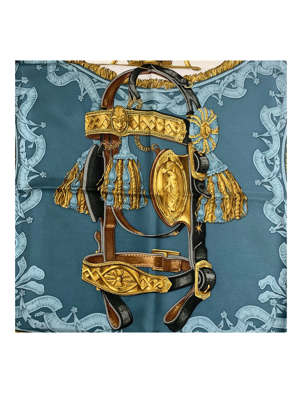 Carré 90 x 90 HERMES soie 100% "Bride de Cour"