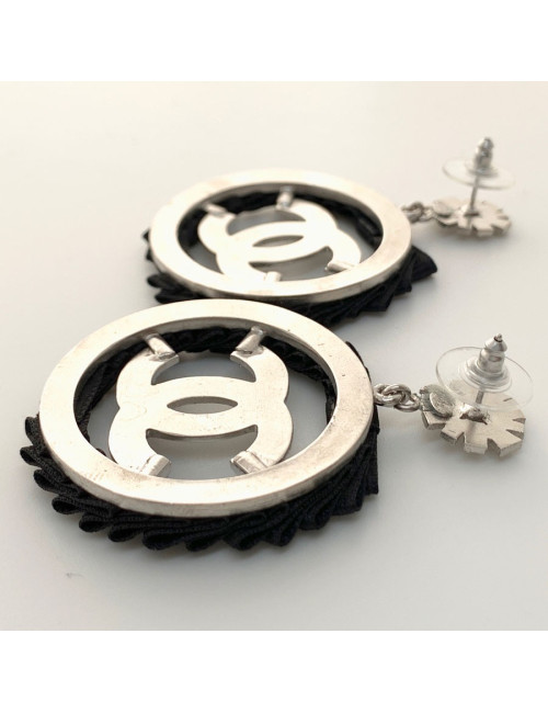 Boucles d'oreille clous CHANEL pendantes ruban noir
