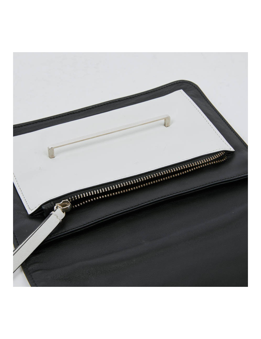 Pochette LAGERFELD blanc et noir 