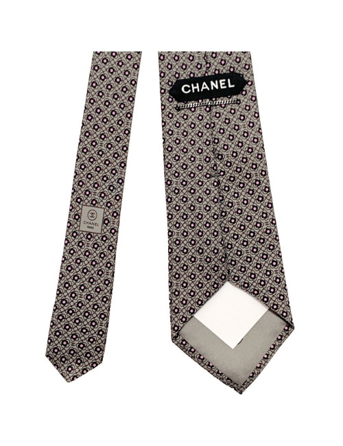 Cravate CHANEL en soie 100%