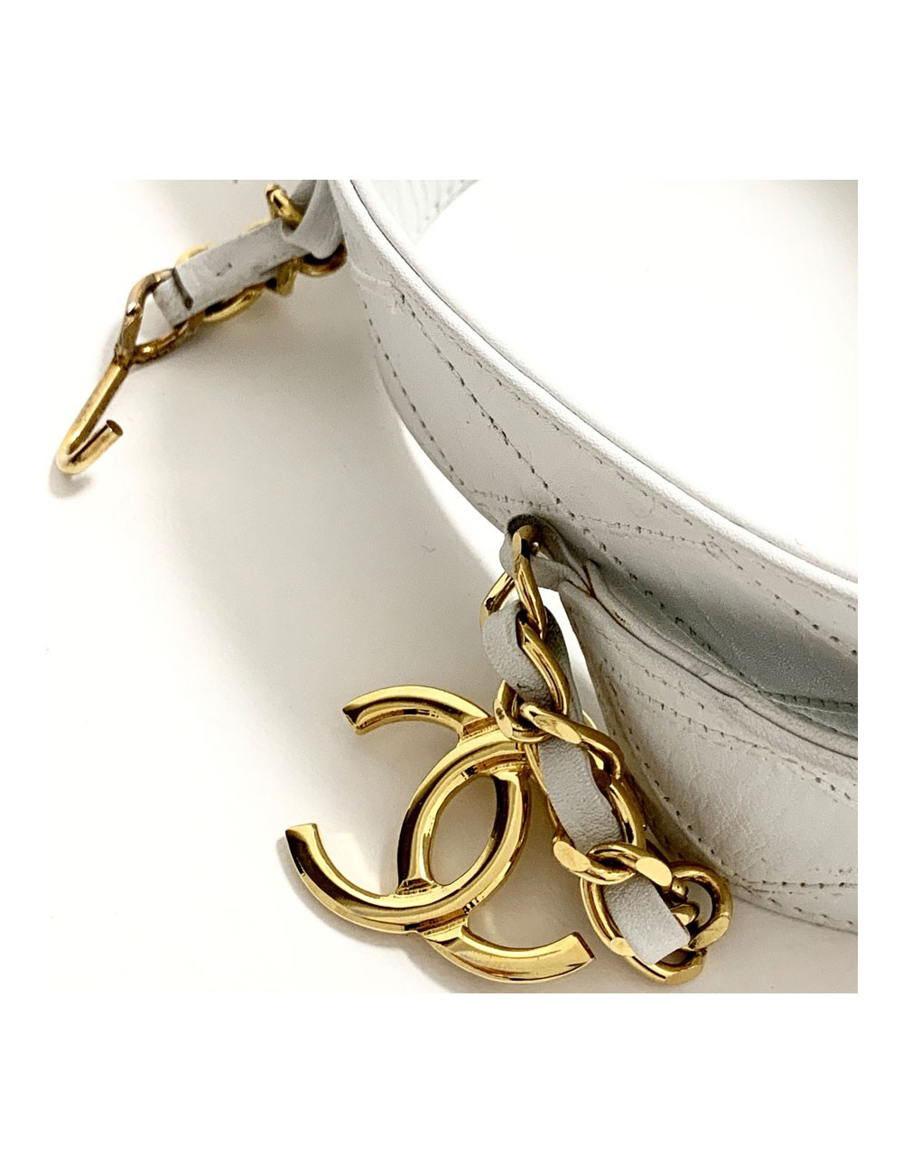 Ceinture blanche CHANEL vintage en cuir T75
