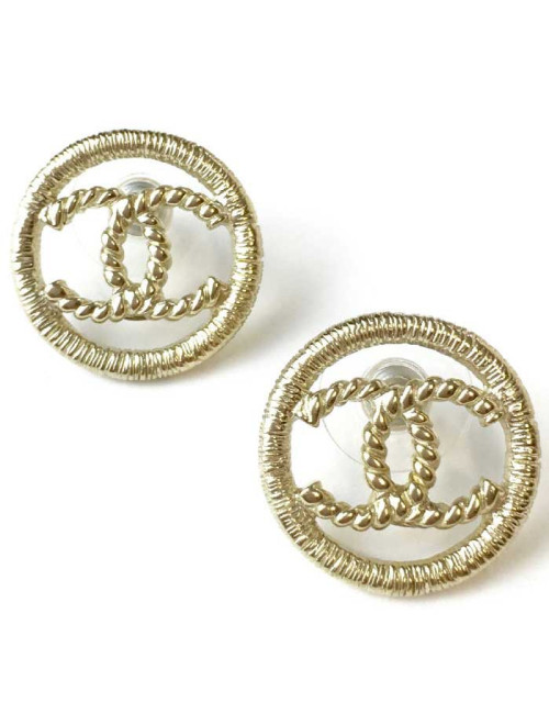 Boucles d'oreille clous CC CHANEL en métal doré