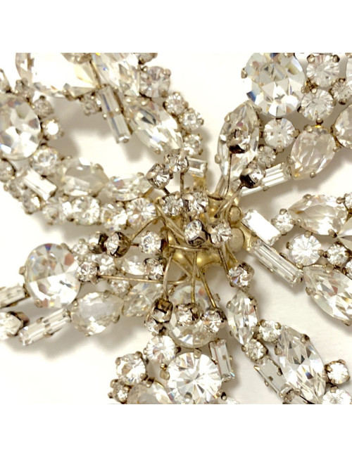 Broche CHRISTIAN LACROIX en brillants 