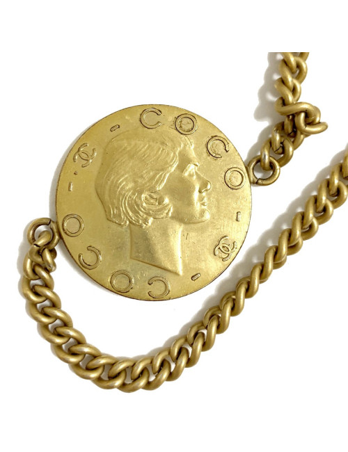 Sautoir CHANEL médaille dorée