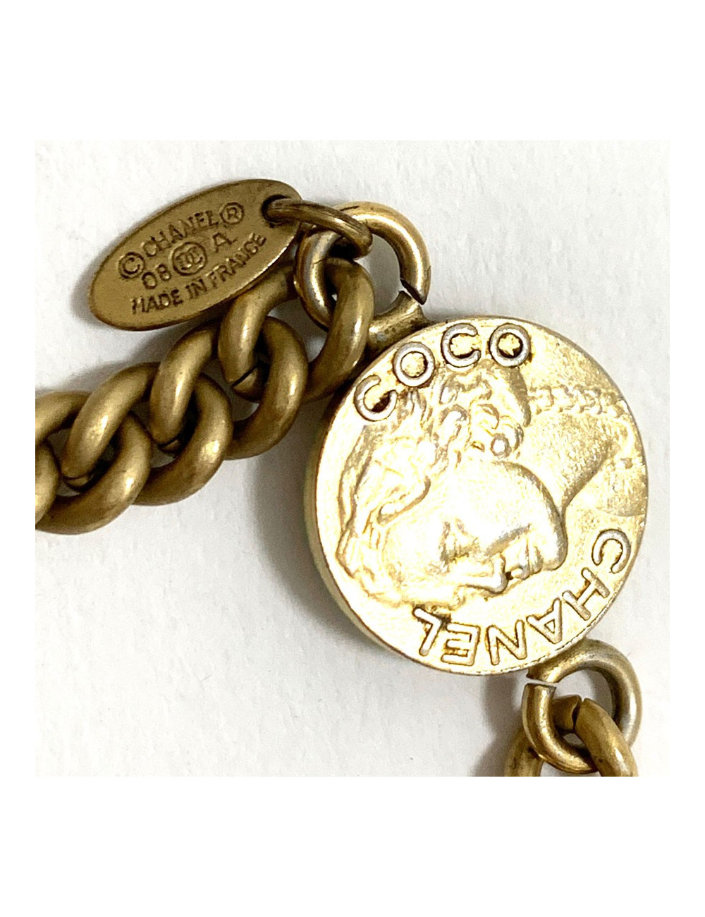 Sautoir CHANEL médaille dorée