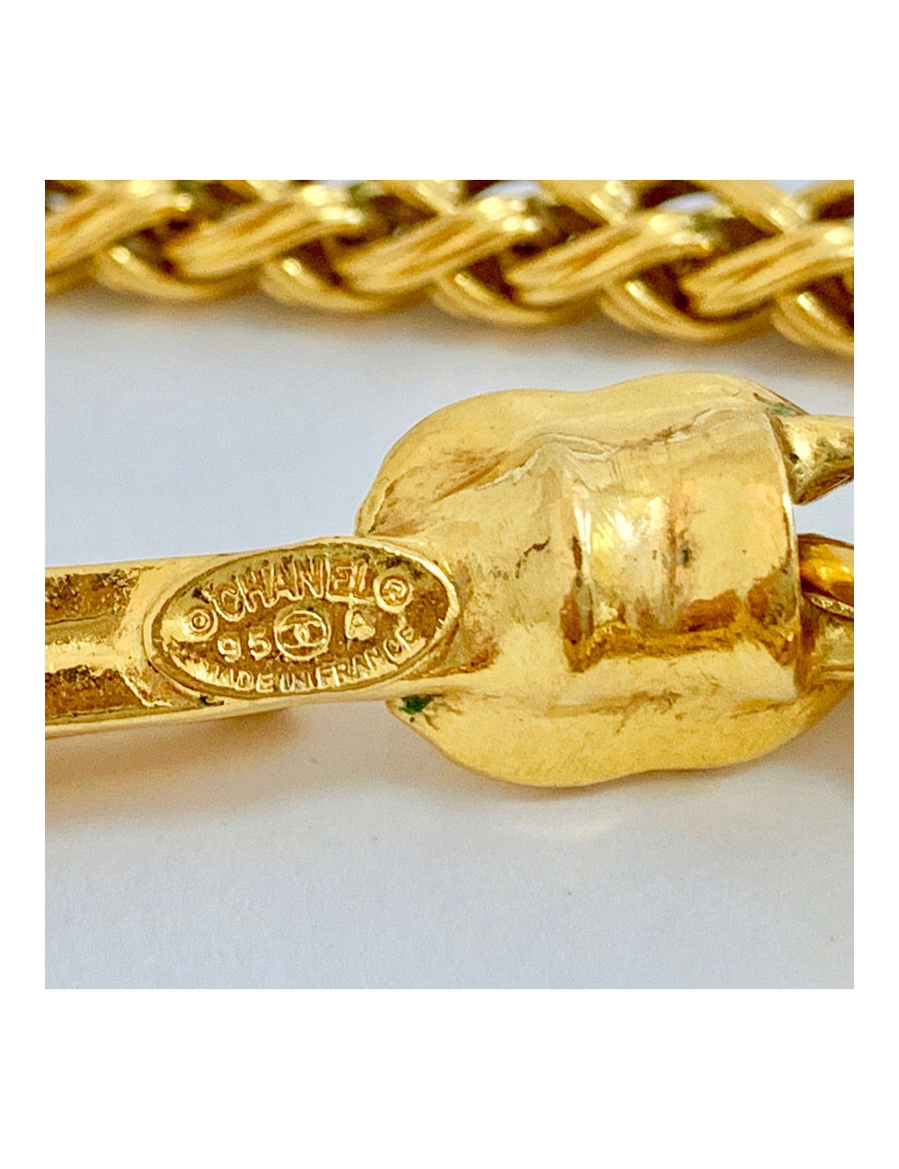 Sautoir medaillon nacré CHANEL