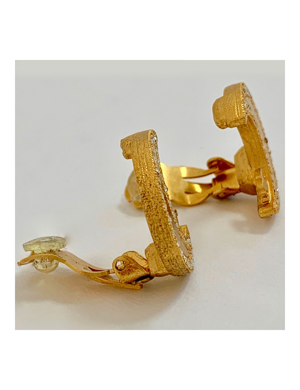 Boucles d'oreille clips CHANEL croissant de lune doré