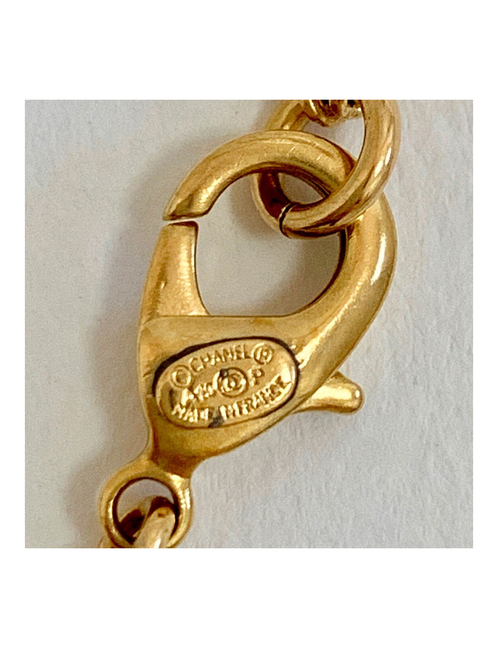 Collier pendentif CHANEL PARIS CC doré 