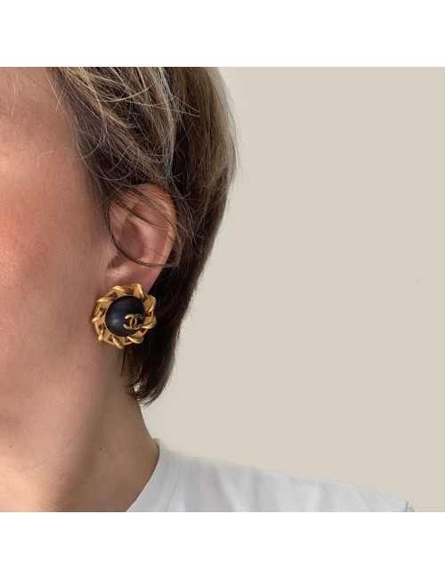 Clips CHANEL ronds cuir noir vintage