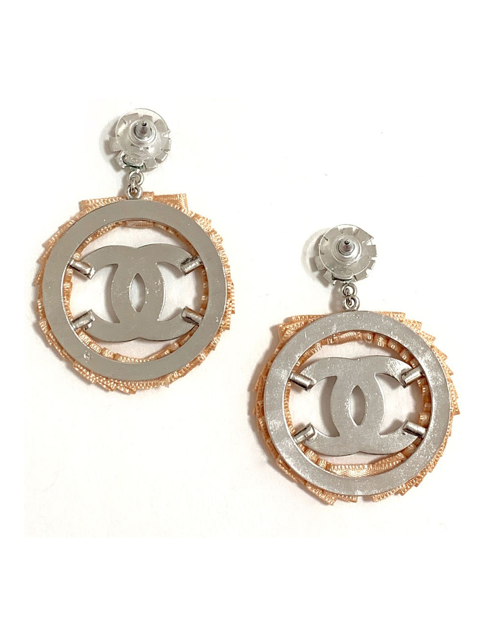 Boucles d'oreille clous CHANEL pendantes ruban rose