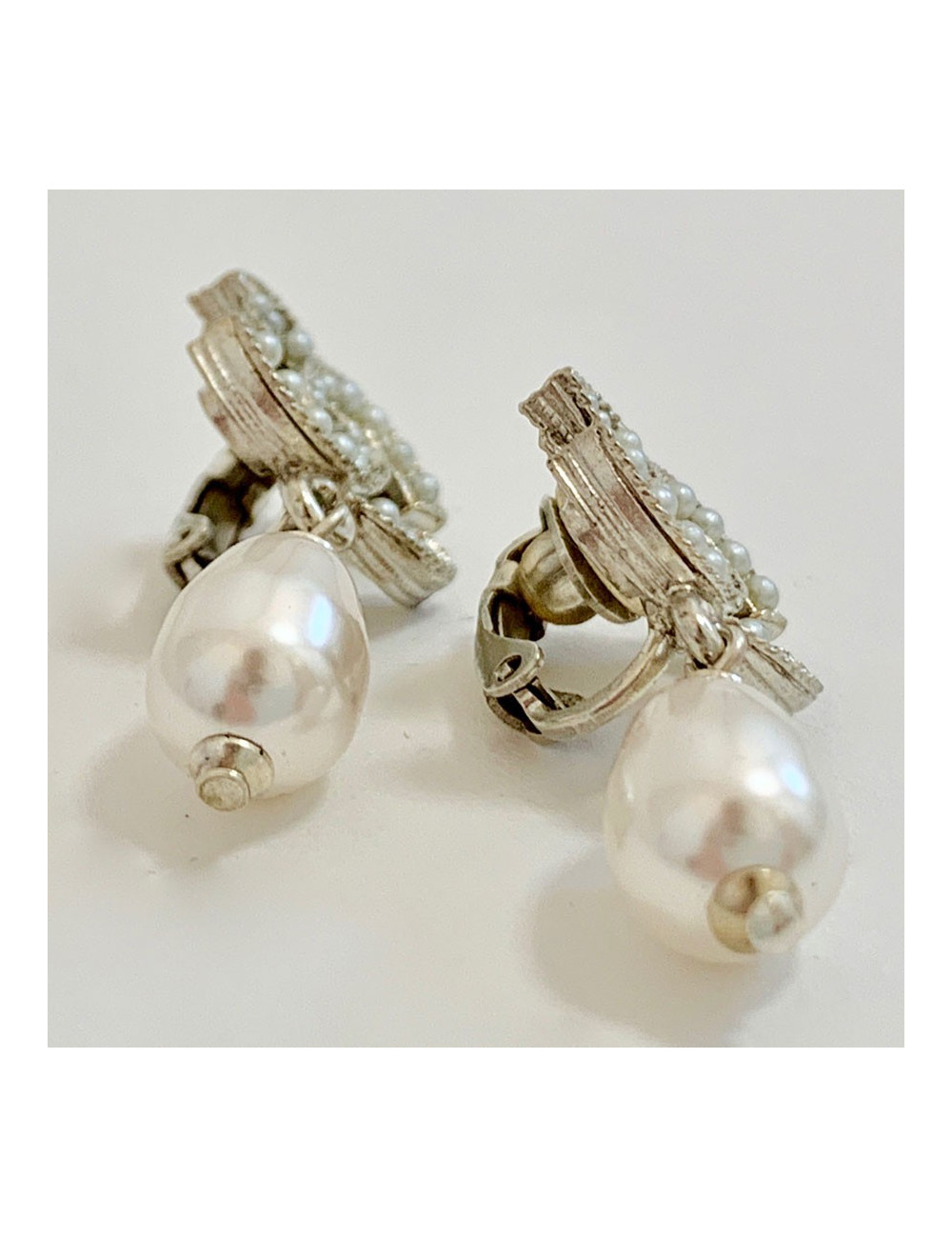 Clips pendants CHANEL perles nacrées