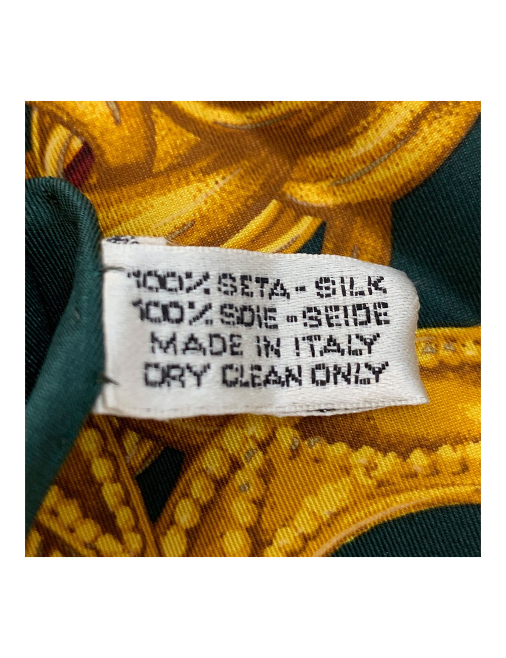 Carré CHANEL imprimé chaînes dorées en soie vert foncé 