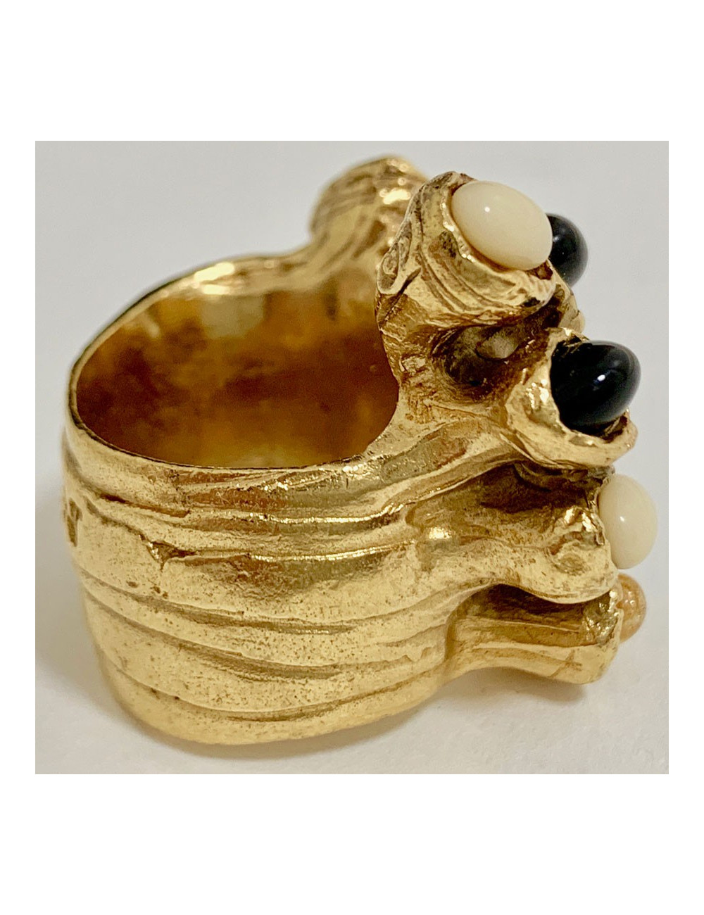 Bague beige et noir YSL SAINT LAURENT par Stefano Pilati