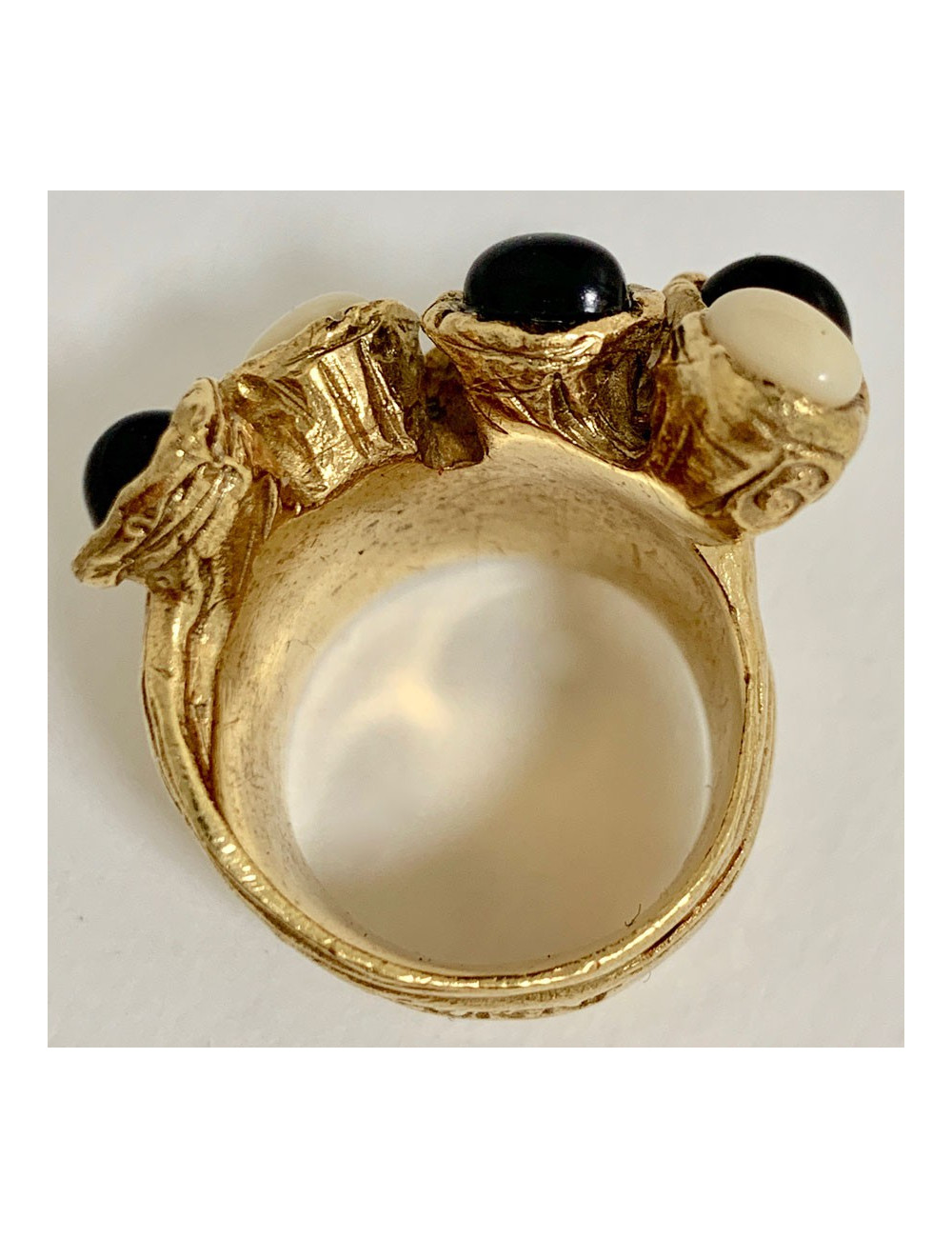 Bague beige et noir YSL SAINT LAURENT par Stefano Pilati