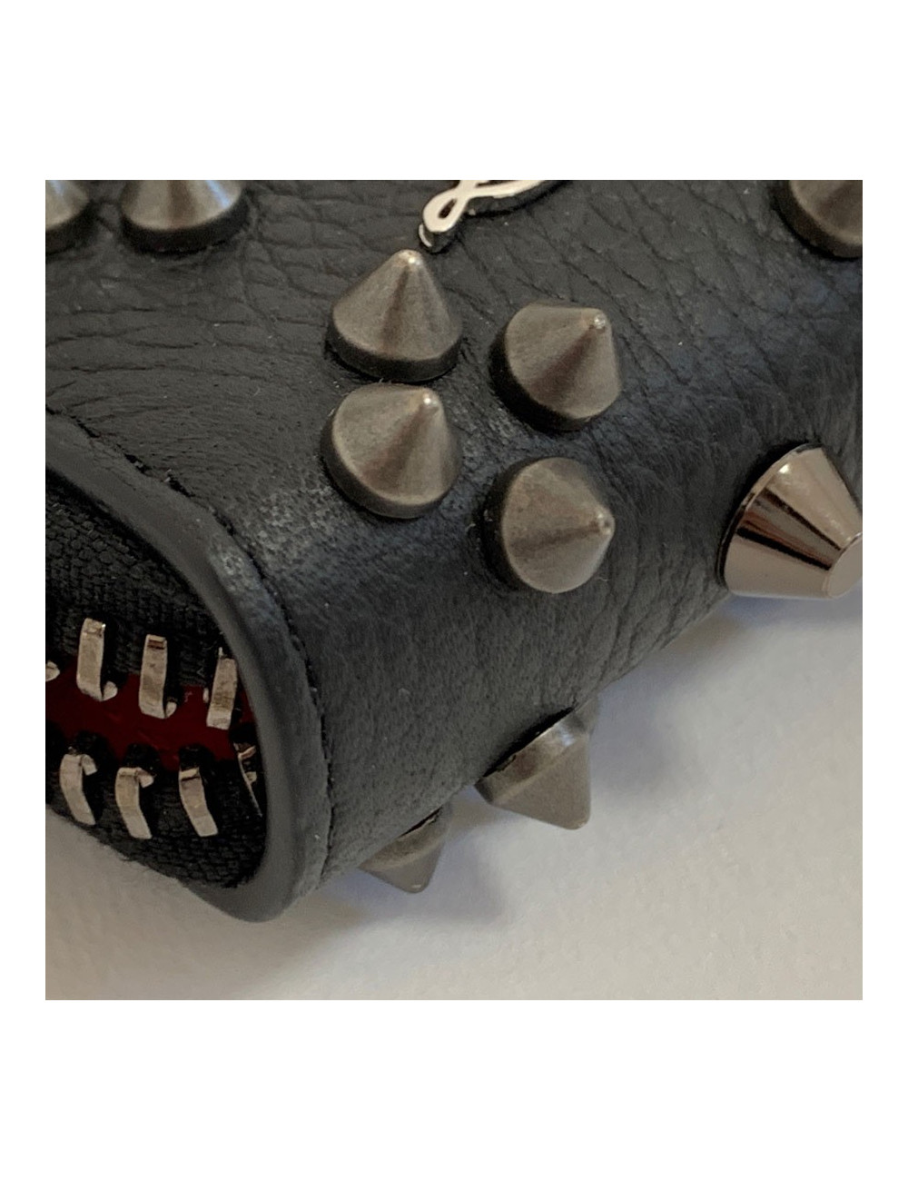 Portefeuille LOUBOUTIN Panettone cuir clouté noir