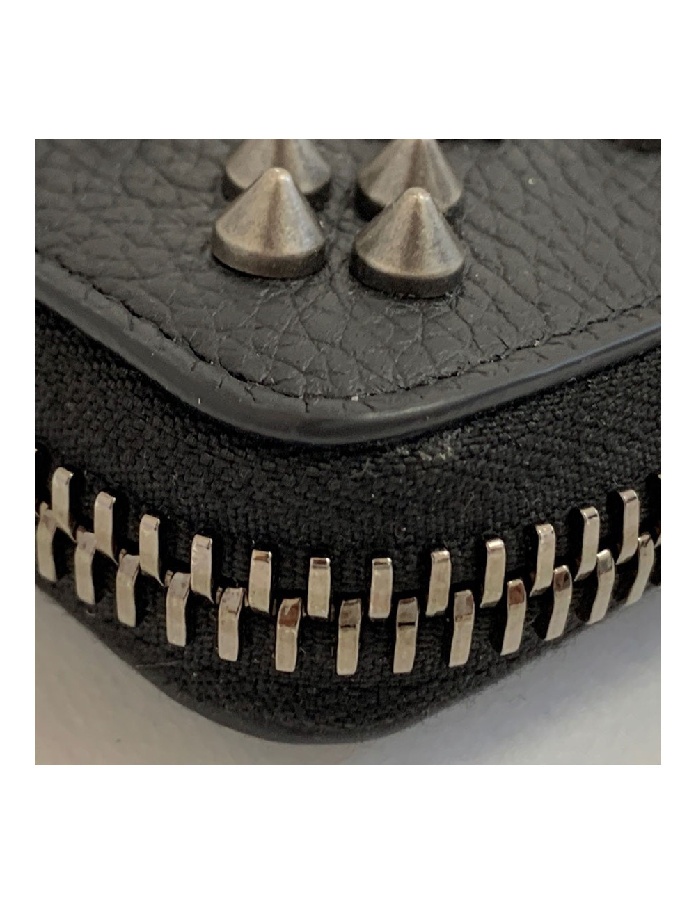 Portefeuille LOUBOUTIN Panettone cuir clouté noir