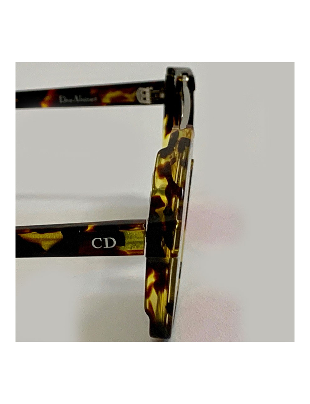 Lunettes de soleil DIOR modèle Abstract écaille verres violets