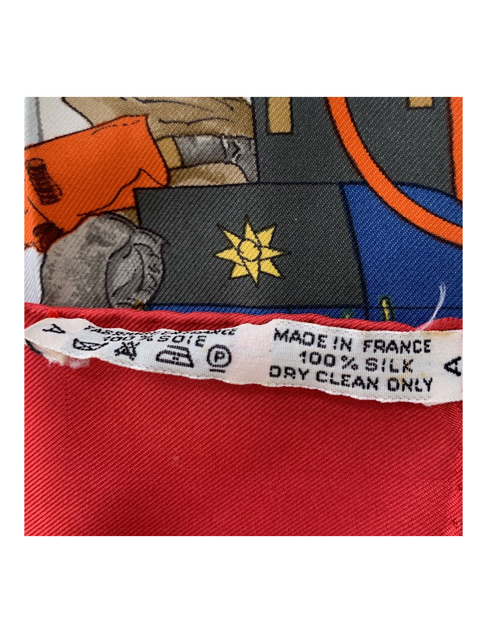 Carré rouge HERMES L'hiver en Poste