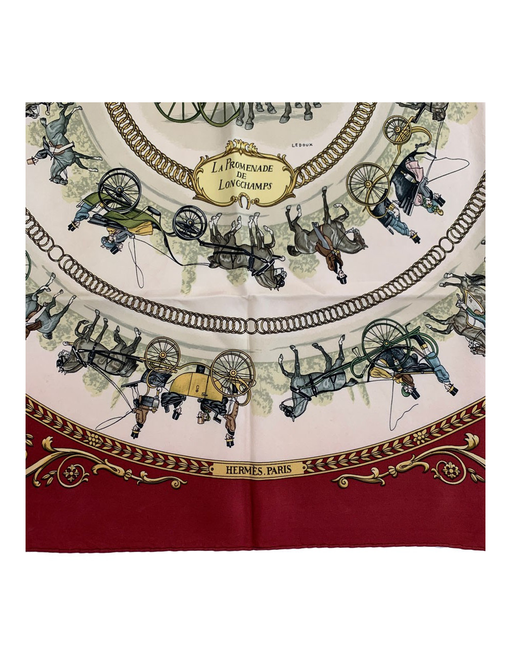 Carré HERMES soie 100 % "Promenade de Longchamps" Vintage