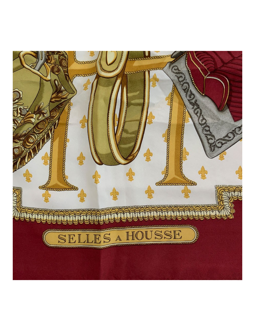Carré HERMES 90 x 90 soie 100 % "Selles a housse"