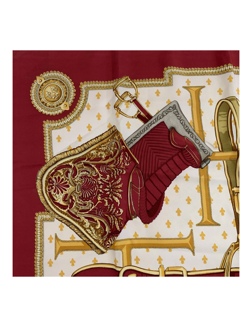 Carré HERMES 'Selles à Housse' en soie rouge vintage