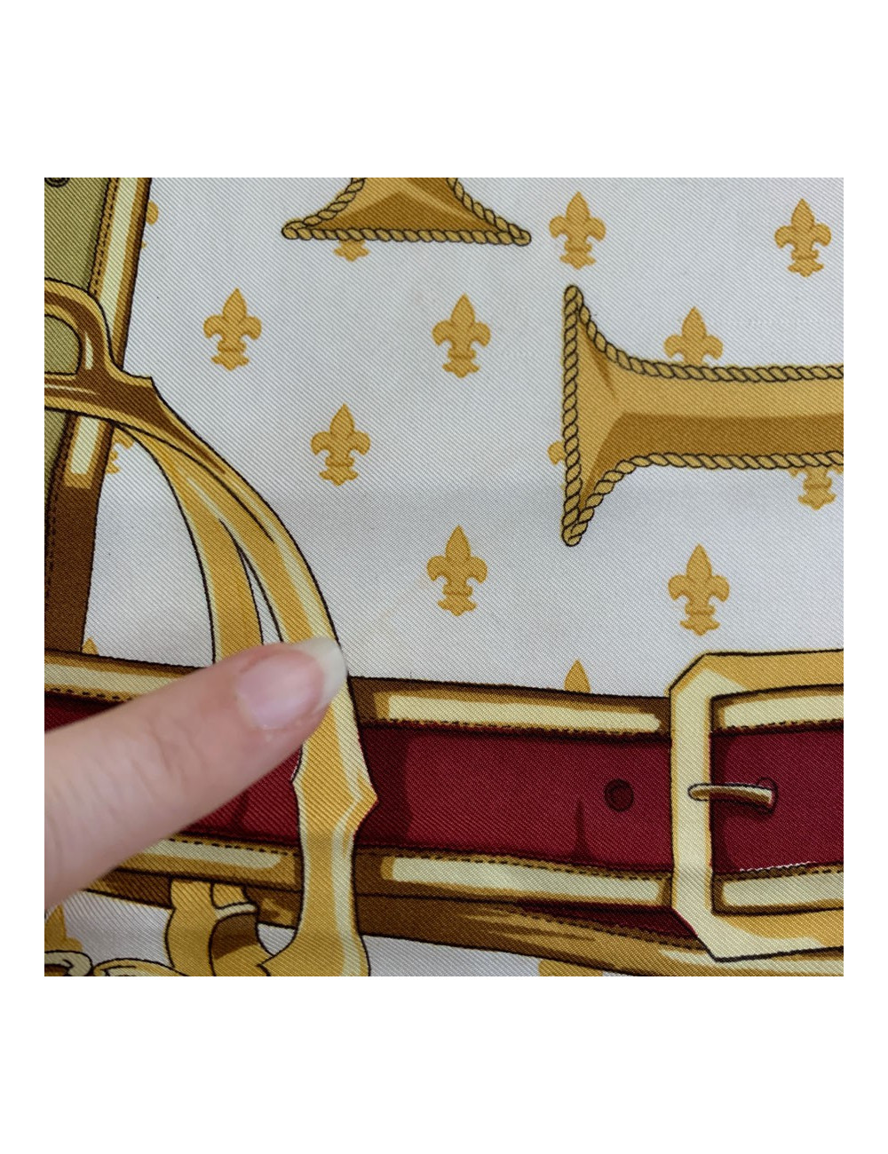 Carré HERMES 90 x 90 soie 100 % "Selles a housse"