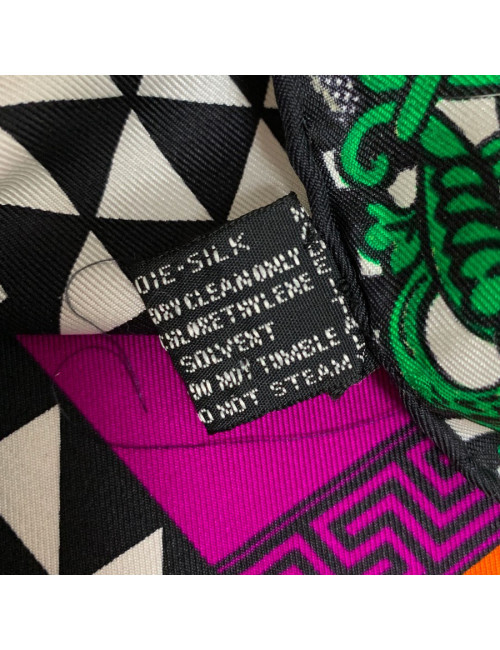 Carré soie GIANNI VERSACE