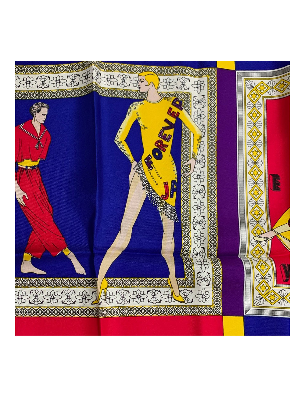 Carré VERSACE multicolore en soie