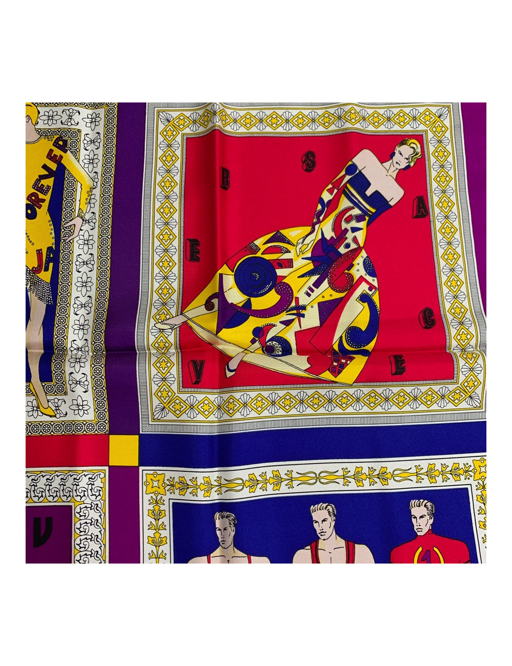 Carré VERSACE multicolore en soie