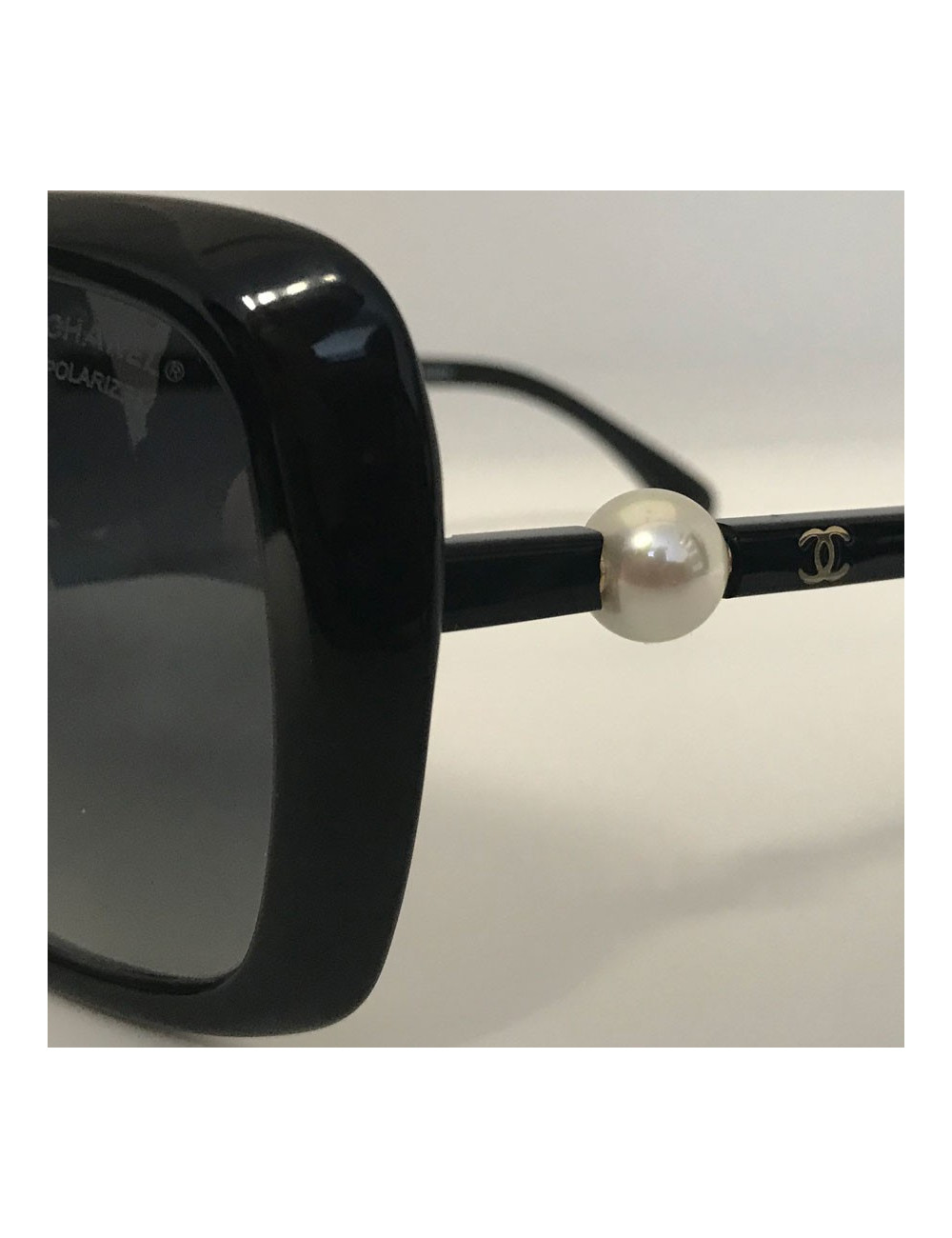 Lunettes de soleil CHANEL perle nacrée 