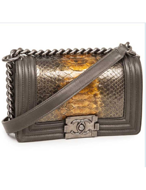 Sac CHANEL en cuir matelassé vert