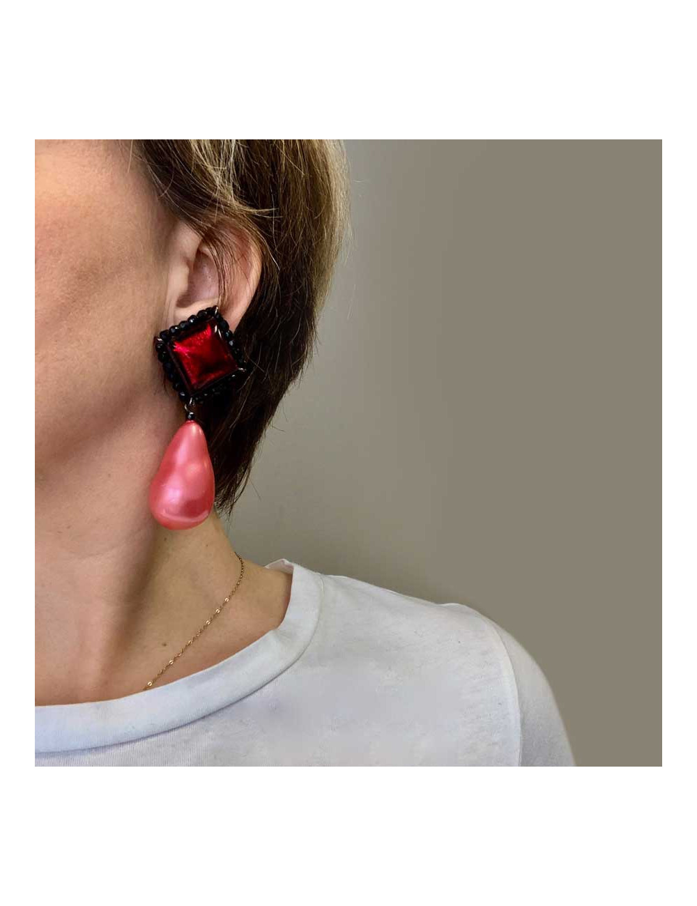 Boucles d'oreille perle rose non signés