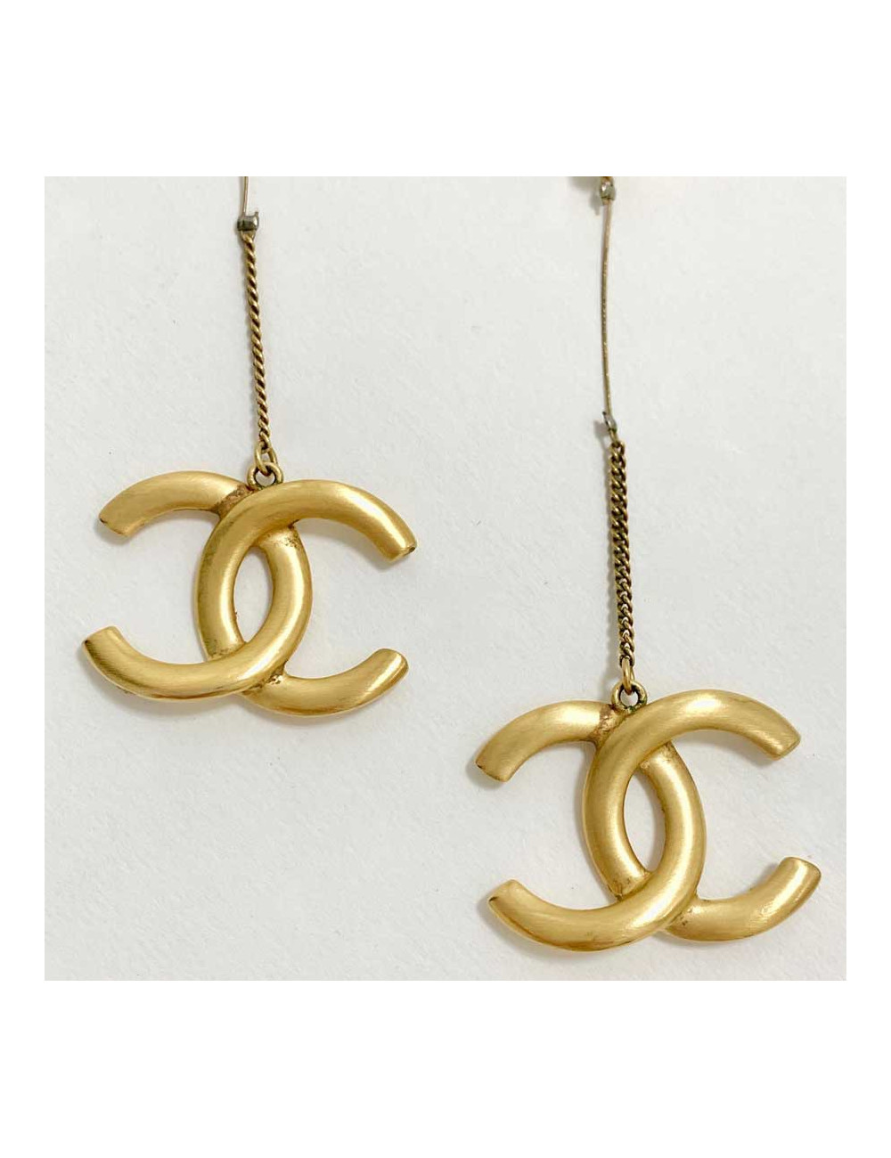 Boucles d'oreilles CC or mat