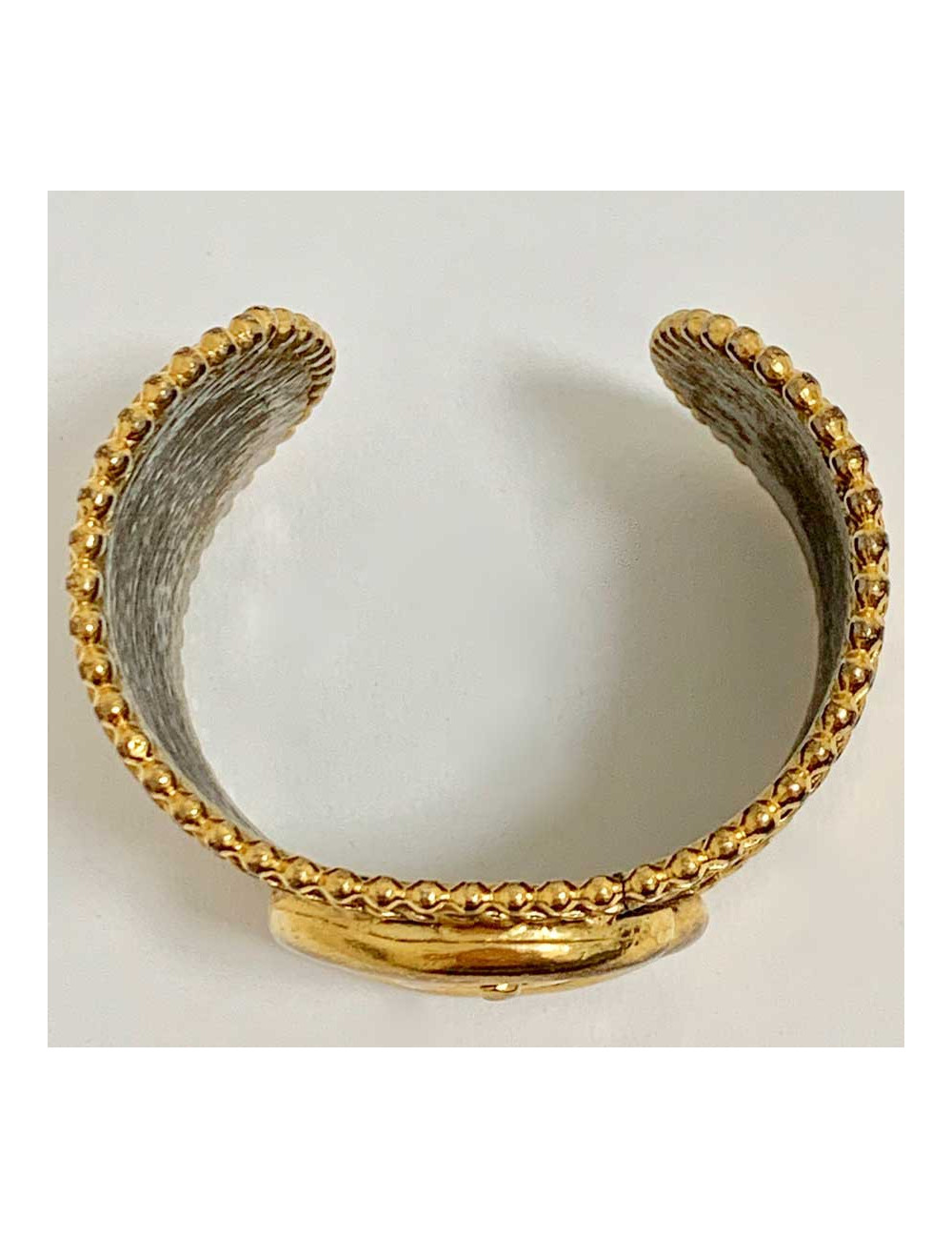 Manchette dorée attribuée à 