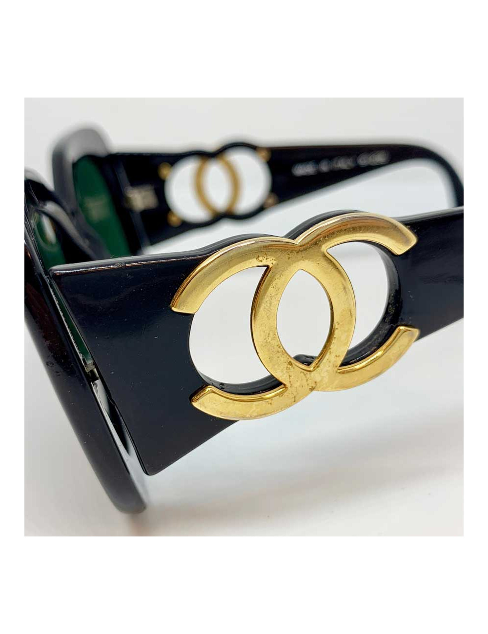 Vintage CHANEL Sunglasses CC in Gilt Metal and black acetate